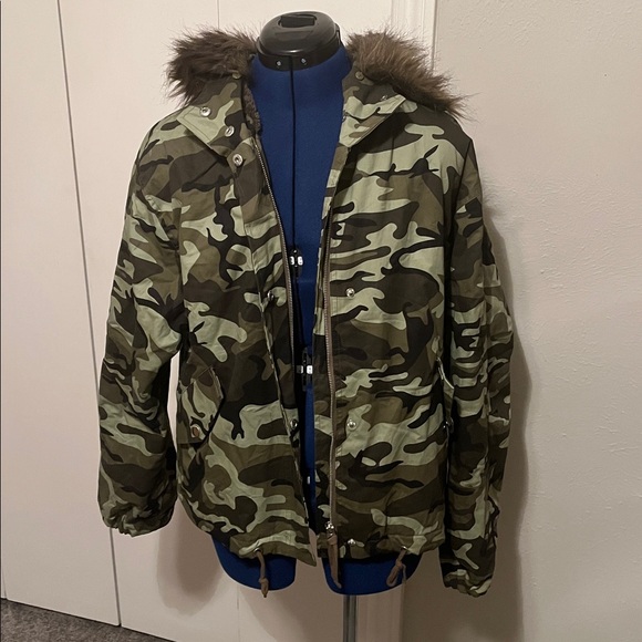 Love Tree Camo 100% Cotton w/ Fuzzy Gray Lining Jacket | Removable Fur | Size L - Picture 6 of 15